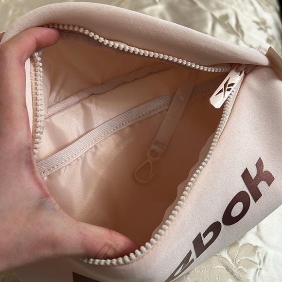 REEBOK FANNY PACK PINK SUPER CUTE - Picture 3 of 14